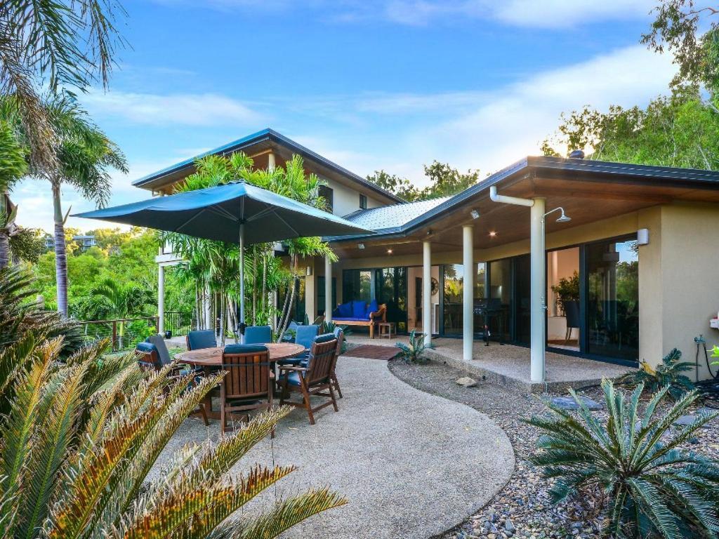 The Palms On Hamilton Island Villa Exterior photo